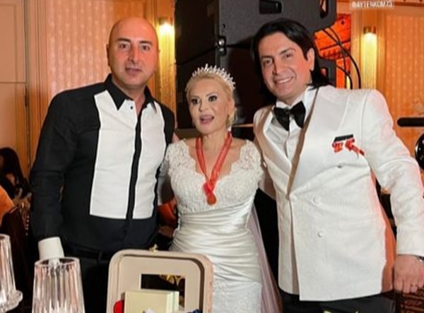 Nikahın ardından Beşiktaş'taki bir otelde düğünlerini yapan Başaran ve Öztürk çiftini sevenlerini yalnız bırakmadı.
