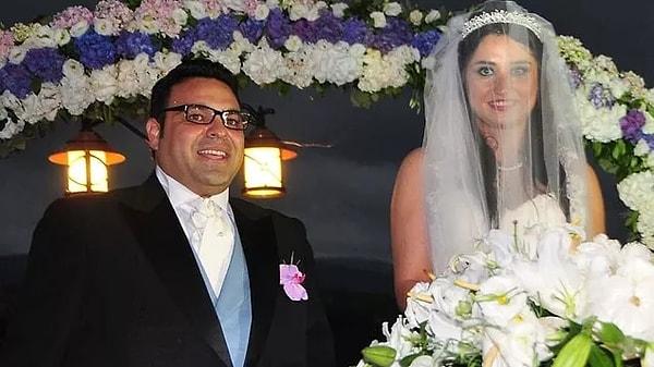 Okan Karacan 2014 yılında nikah masasına oturduğu ve kendisinden iki çocuğu bulunan eşi Zeynep Kadıoğlu ile Ocak ayında boşandı.