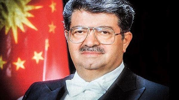 1989'daki Cumhurbaşkanlığı seçiminde Türkiye'nin 8. Cumhurbaşkanı oldu