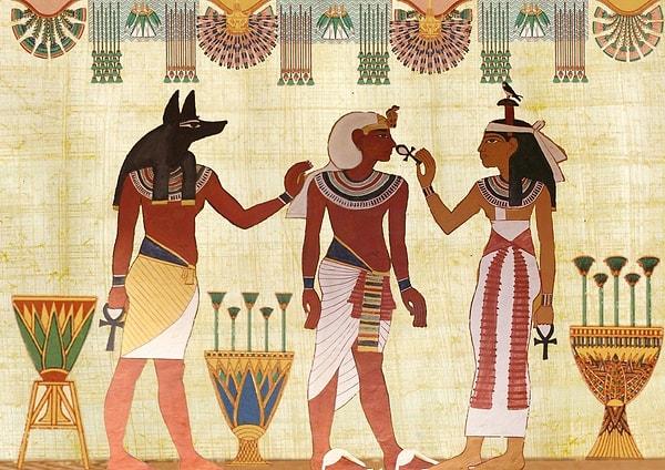 Antik Mısır toplumunun merkezinde hem kral hem de tanrı olarak kabul edilen firavun bulunuyordu.