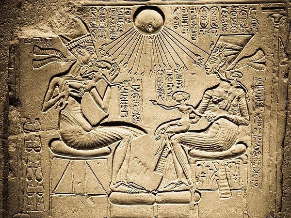 Antik Mısır dini, çok tanrılı bir inanç sistemiydi ve tanrılar doğa, günlük yaşam ve ölümden sonraki yaşamla ilgili olayları temsil ederdi.