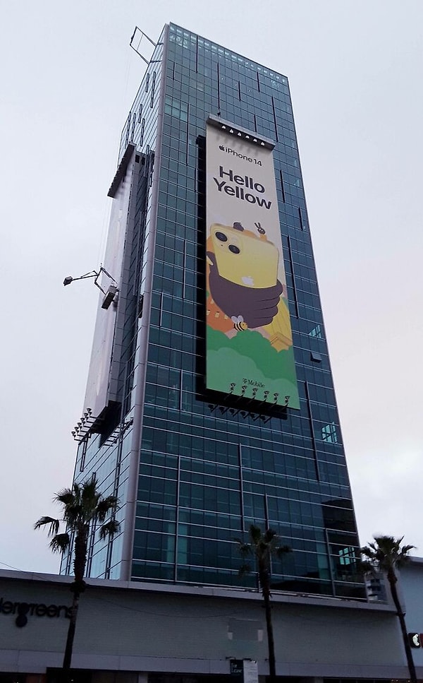 19. Когда рекламный щит важнее вида. Новый способ сокрушать души офисных работников