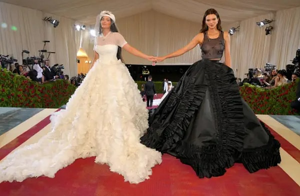 Судя по всему, они познакомились через сестру Кайли Кендалл, которая дружит с Тимоти