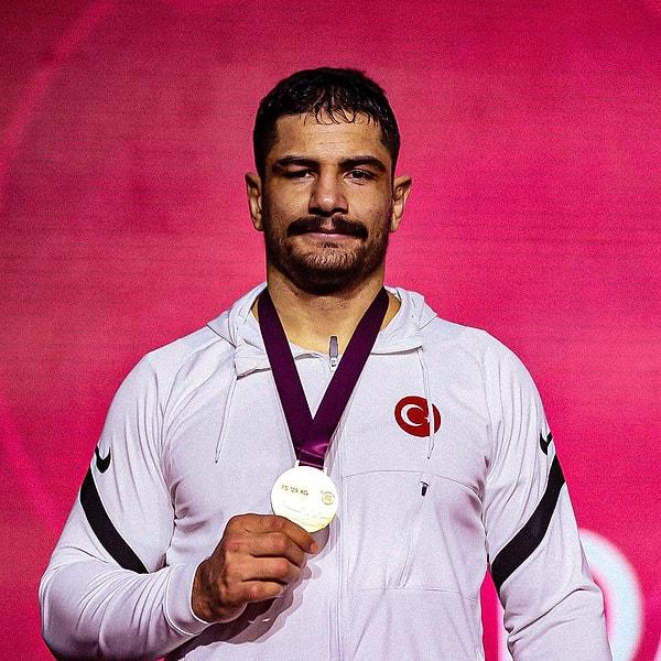 Hırvatistan'da düzenlenen Avrupa Güreş Şampiyonası'nda milli sporcu Taha Akgül, altın madalya kazandı.