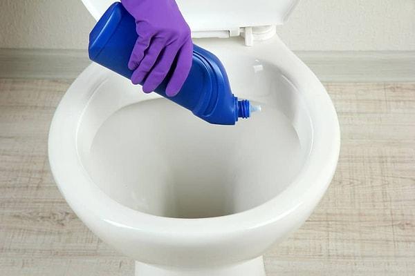 Tuvalet temizliğinde kimyasal çözümlerle devam edelim...