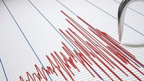 Saatler 01:14'ü gösterirken Ankara'da bir deprem meydana geldi.