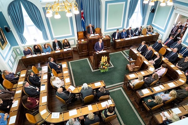 1. Mevcut en eski parlamento, İzlanda