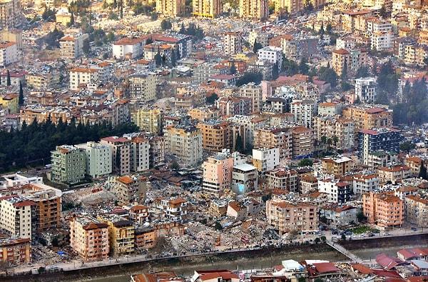 6 Şubat 2023 Pazartesi... Tüm Türkiye'nin bir yasa uyandığı tarihte merkez üssü Kahramanmaraş'ın Pazarcık ilçesinde meydana gelen 7.7 büyüklüğündeki deprem 11 ilde yıkıcı sonuçlara neden oldu.