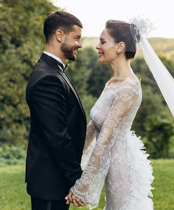 6. Eylül 2022'de evlenen Yıldız Çağrı Atiksoy ile Berk Oktay, bayramın birinci günü dolandırıldı.