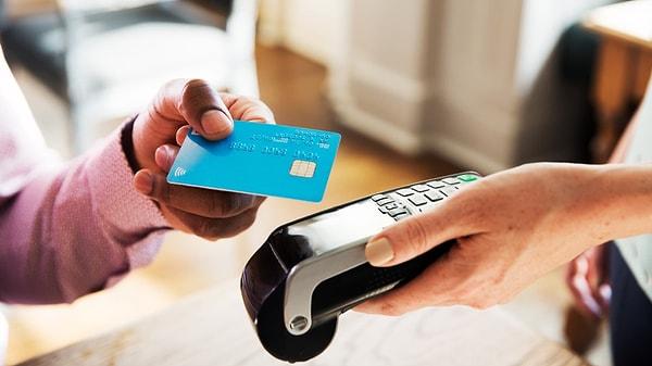 Pandemide başlayan bir trend olan temassız kredi kartı kullanımı da her geçen gün artıyor. 2022'deki verilere göre dünyadaki tüketicilerin %44'ü alışverişlerde temassız kartlarını kullanıyor.