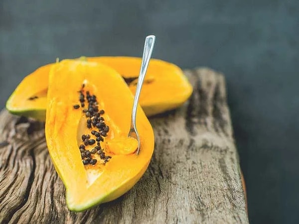 4. Bromelain, papaya ve ananasta bulunan bir enzim. Doğal şifacılar, bromelainin nefes almayı iyileştirmede etkili olduğunu düşünüyor.