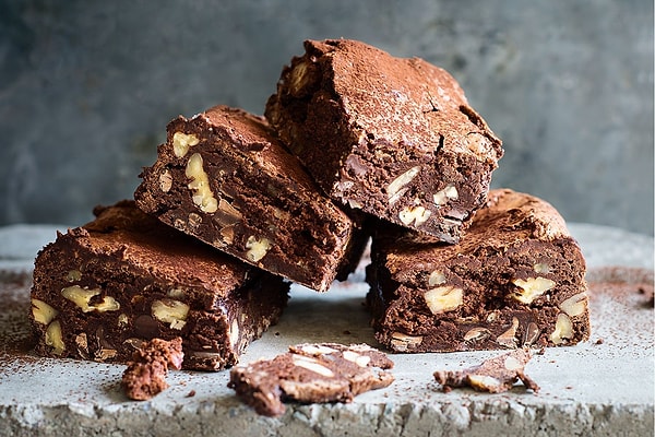 6. Tarçınlı Elma Halkaları ve Fındıklı Brownie