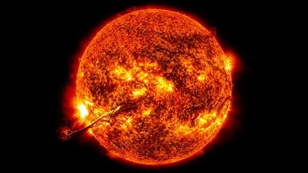 Burada Güneş'in yapısı üzerine yaptığı çalışmalar sonucu ortaya koyduğu şu bilgi alanda devrim niteliğinde olur: Güneş'in parlaklığı, geçmişte çok daha parlak ve sıcaktır ve dolayısıyla bu parlaklık Güneş'in oluşumundan bu yana gittikçe artmaz.