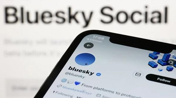 Bluesky'ın mevcut davet sistemine rağmen oldukça hızlı bir büyüme kaydettiğini söylemek mümkün. Öyle ki platform, sadece Apple tarafında günde 2.500'den fazla yeni üye girişi alıyor.