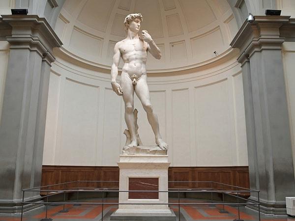 7. Dünyanın en ikonik ve İtalya'nın en ünlü heykellerinden biri olarak kabul edilen 'David' heykeli günümüzde hangi şehirdedir?