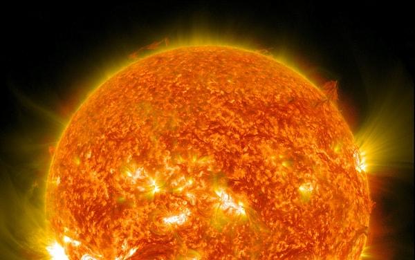 1. Dünya'nın Güneş'e tam olarak uzaklığı 149,597 milyon kilometredir.
