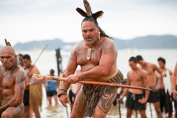 Maori halkı balinaları aynı zamanda savaşmak için kullanıyor.