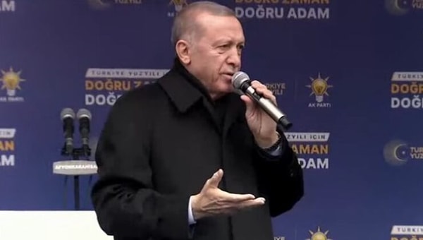 “Allah’ın izniyle yarından itibaren programımıza devam edeceğiz. Aziz milletimizi Türkiye Yüzyılı hedeflerine ulaştırmak için çalışmayı sürdüreceğiz. Bu vesileyle tüm vatandaşlarıma sağlık, huzur ve afiyet diliyorum.”