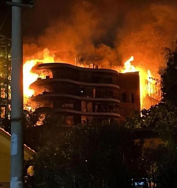 İzmir'e bağlı Narlıdere ilçesinde bulunan Folkart adlı bir sitede çıkan yangın sosyal medyanın gündemine bomba gibi düştü.