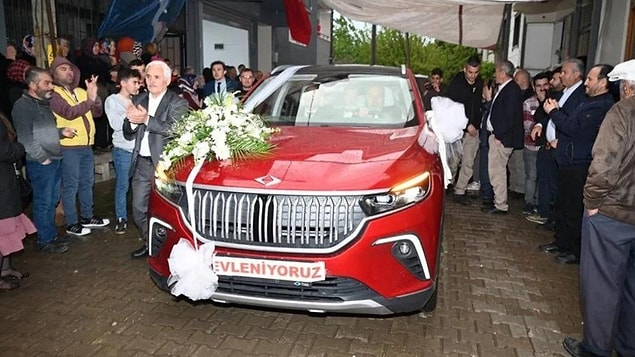Togg Gelin Arabas� Oldu: Arac�, Bursa B�y�k�ehir Belediye Ba�kan� Alinur Akta� Kulland�