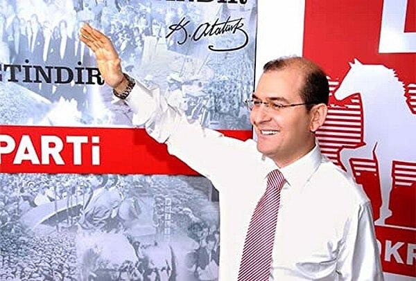 Tansu Çiller'in prensi olarak ismini duyurmuştu Soylu. 1999 yılında DYP'nin İstanbul İl Başkanı olarak Türkiye'nin en genç il başkanı oldu.