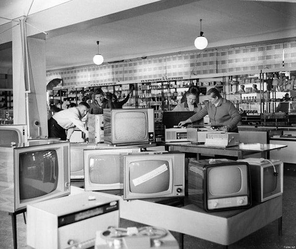 7. Отдел с телевизорами в одном из советских магазинов.