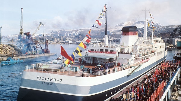 12. В дальнейшем БАМ был переименован в Байкало-Амурскую магистраль имени Ленинского комсомола.