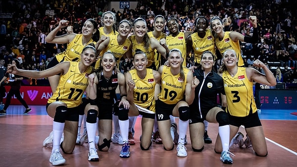 Kadınlar AXA Sigorta Kupa Voley Dünya Baltacıoğlu Özel Sezonu finalinde Fenerbahçe Opet'i 3-0 mağlup eden VakıfBank, kupanın sahibi oldu.