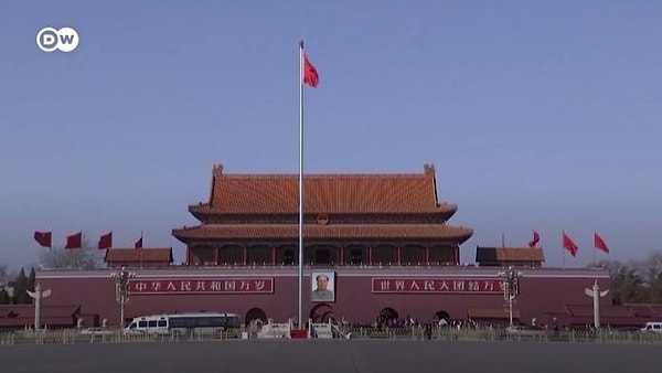 На самом деле, эта традиция, которая началась с невинных целей, сегодня приняла совершенно другое направление...