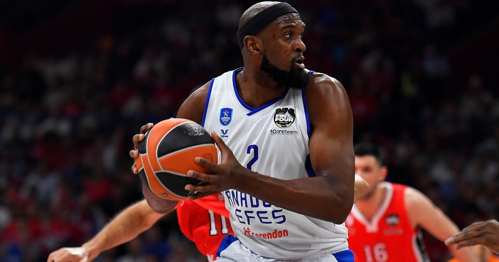 Anadolu Efes'in Basketbolcusu Chris Singleton Kalp Krizi Şüphesiyle Hastaneye Kaldırıldı