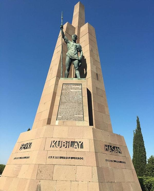 Ratip Aşir Acudoğlu- Şehit Kubilay Anıtı