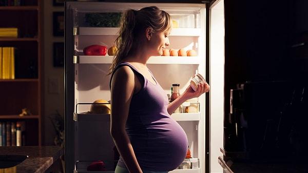 Hamilelik sırasında kilo almak kadar doğal bir şey yok. Ancak fazla kilo almak hem annenin hem bebeğin sağlığını etkiliyor.