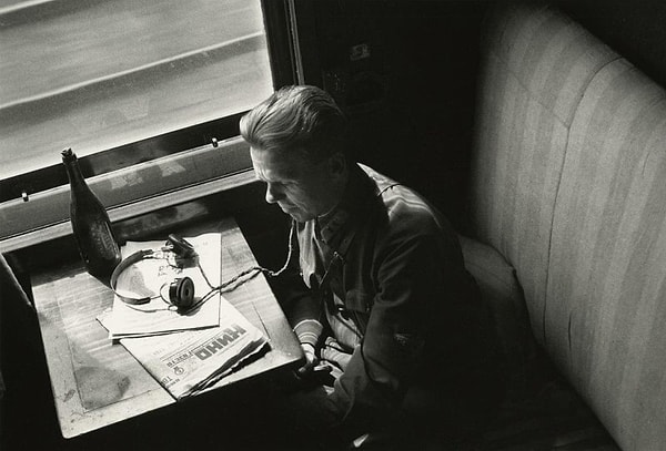 4. В купе поезда «Транссибирский экспресс».