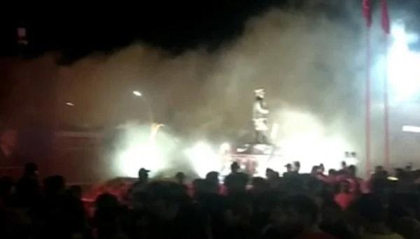 Cengiz Kurtoğlu’nun sahne aldığı konserde teknik malzemelerin olduğu tırda yangın çıktı.