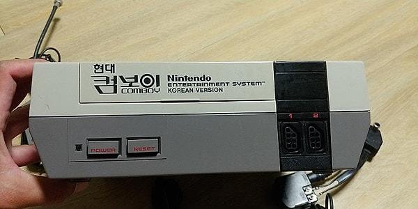 1. Tüm dünyanın Nintendo Entertainment System (NES) olarak tanıdığı konsol neden Güney Kore'de Hyundai Comboy olarak satıldı dersiniz?