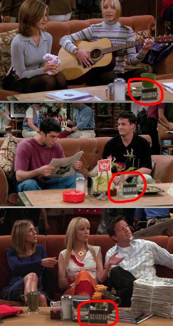 11. Friends dizisindeki karakterler ne zaman buluşurlarsa buluşsunlar yerlerini her zaman "rezerve" ettirmişler.