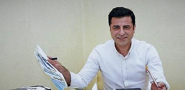 Edirne Cezaevi’nde tutuklu bulunan eski HDP Eş Genel Başkanı Selahattin Demirtaş, 'En en kısa video' başlığıyla 1 saniyelik video paylaştı.