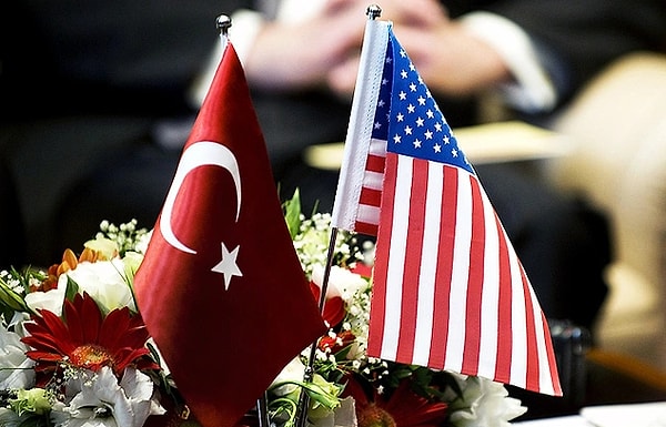 Cumhuriyet yazarı Barış Pehlivan, Türkiye'nin Houston Başkonsolosluğu'nda kültür ataşesi olarak görev yapan Recai Aydın'ın aile bireyini yaralamaktan cezaevinde yattığını yazdı.