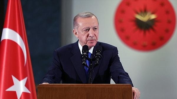 Gazetenin yayın kurulu tarafından kaleme alınan yazıda, “14 Mayıs'ın aynı zamanda demokratik seçimlerin Erdoğan’ın giderek tek adamlığa yönelen iktidarının boyunduruğundan kurtulma kapasitesine sahip olup olmadığının bir sınavı olacağı” yorumu dikkat çekti.