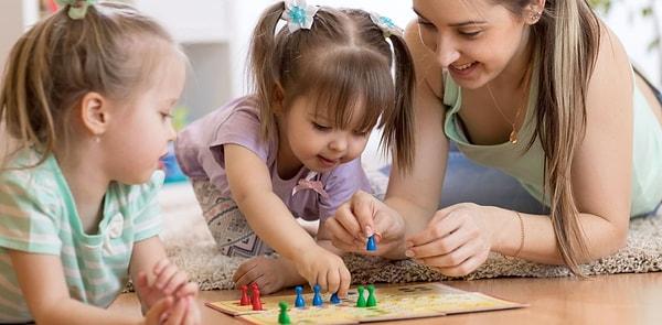 5. Kutu oyunları, ailece vakit geçirebilmek için şart. Çocuklara rekabeti öğretebileceğiniz kutu oyunları ile eğlenceli aile akşamları yaşayacaksınız.