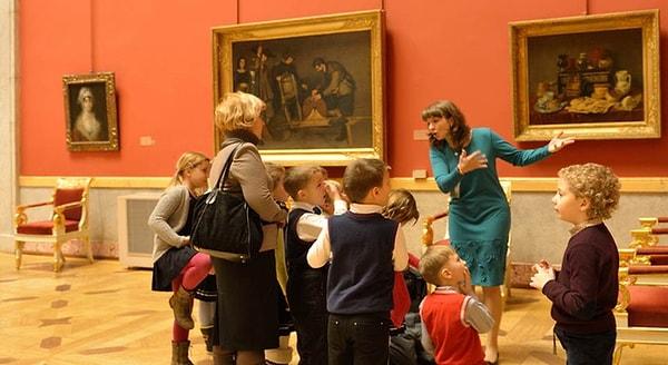 7. Müzeler, çocuklar için çok öğretici yerler. Çocuğunuzun ilgi alanlarına göre bir müze seçerek beraber kaliteli vakit geçirmeniz mümkün.