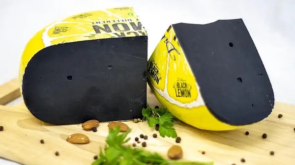 9. Dilano Black Lemon (Чёрный лимон) — чёрный сыр с ароматом лимона и привкусом древесного угля