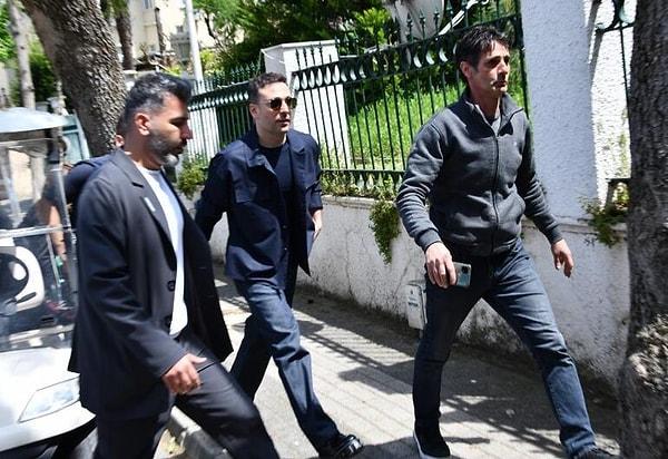 Oğuzhan Koç'un ise duruşmaya 45 dakika geç kaldığı iddia edildi. Koç'a arkadaşları eşlik etti.