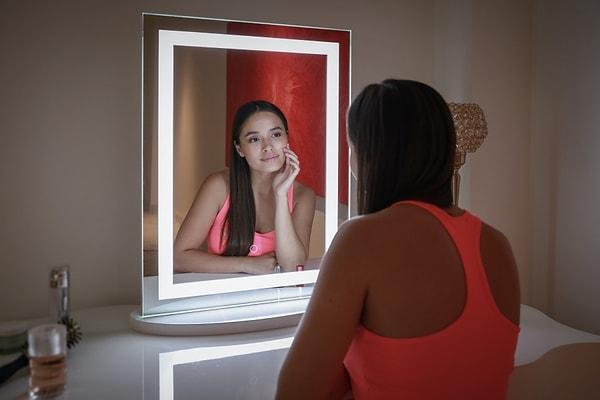 Ayna benlik teorisi, bazı bireylerin neden öz farkındalık ve öz saygı ile mücadele ettiğini anlamamıza da yardımcı olabilir.