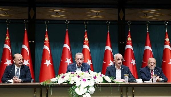 Cumhurbaşkanı Recep Tayyip Erdoğan, sendika temsilcileriyle birlikte yaptığı toplantıda kamu işçilerine zam oranını açıkladı.