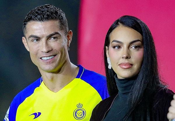 Ronaldo, Al-Nassr transferinden sonra sevgilisi Georgina Rodriguez ile Suudi Arabistan'da yaşamaya başlamıştı.