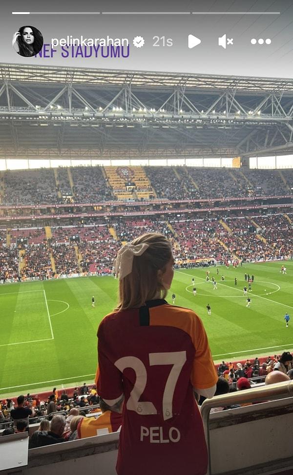 6. Pelin Karahan ve ailesi Galatasaray maçına gitti.