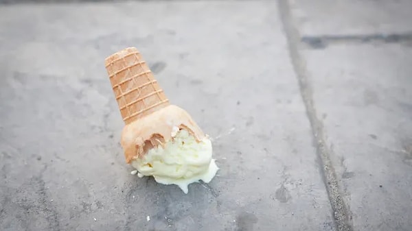 2. Вы купили мороженое, но уронили его еще до того, как начали есть. Ваши чувства?