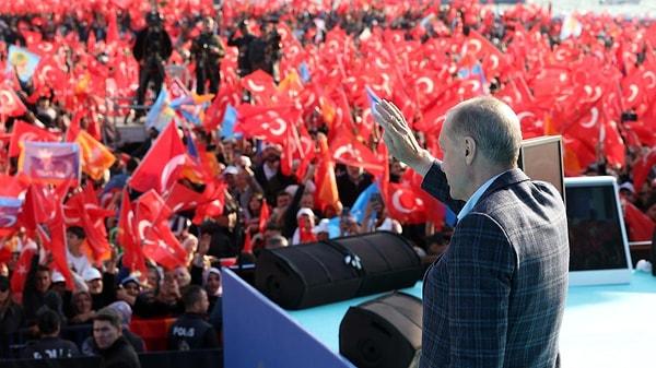 Bülent Orakoğlu, Twitter’ın seçim sürecinde AK Parti ve Cumhurbaşkanı adayı Recep Tayyip Erdoğan’a sansür uyguladığını iddia etti.