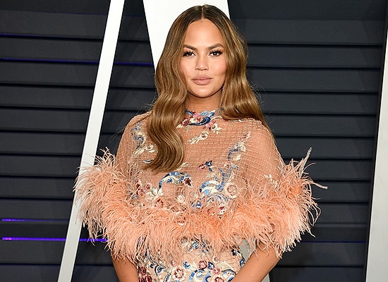 Крисси Тейген развеяла слухи о суррогатном материнстве с помощью фотодоказательств